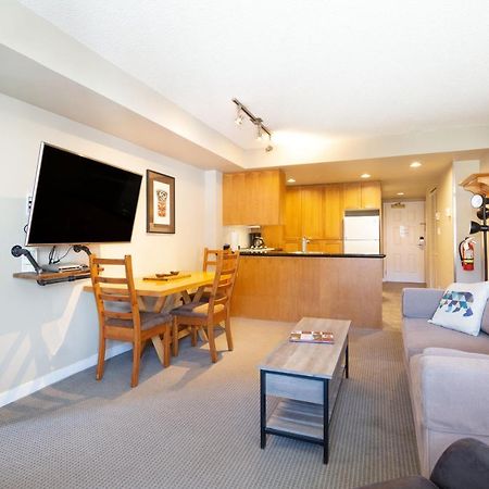 Whistler Village Centre By Latour Hotels And Resorts Eksteriør bilde