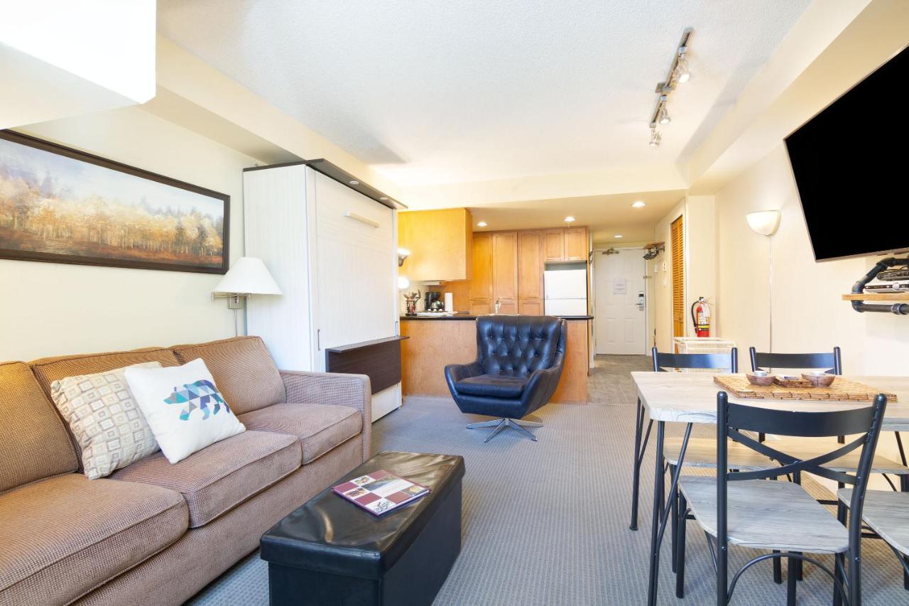 Whistler Village Centre By Latour Hotels And Resorts Eksteriør bilde